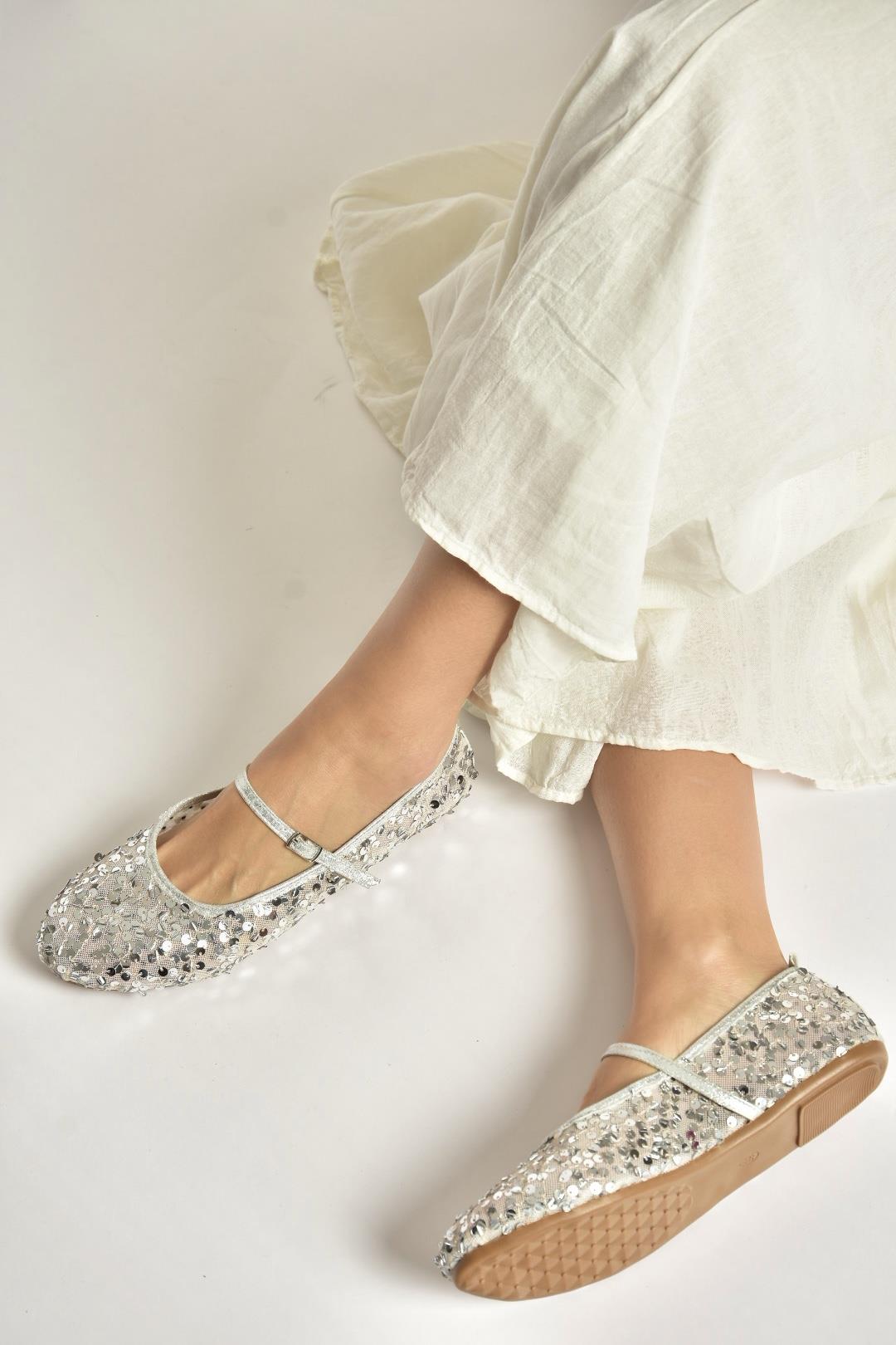 Y250322040 Gümüş Kumaş Pullu Kadın Babet