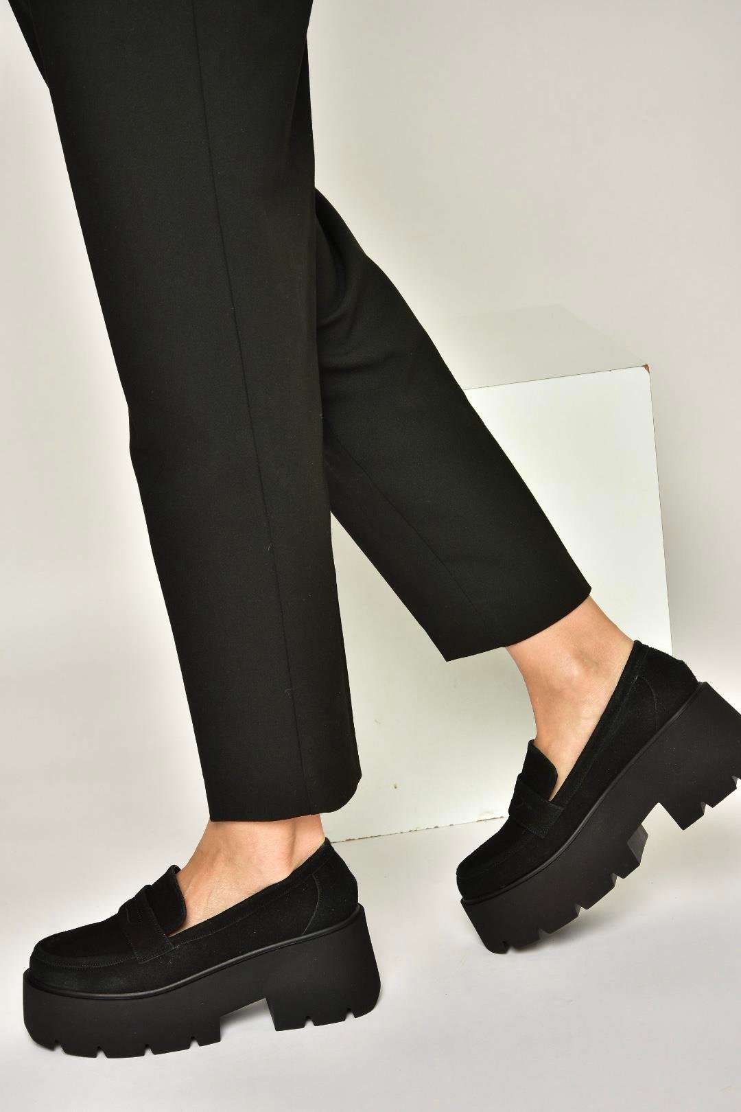 Y272972502 Siyah Süet Kalın Tabanlı Günlük Kadın Ayakkabı