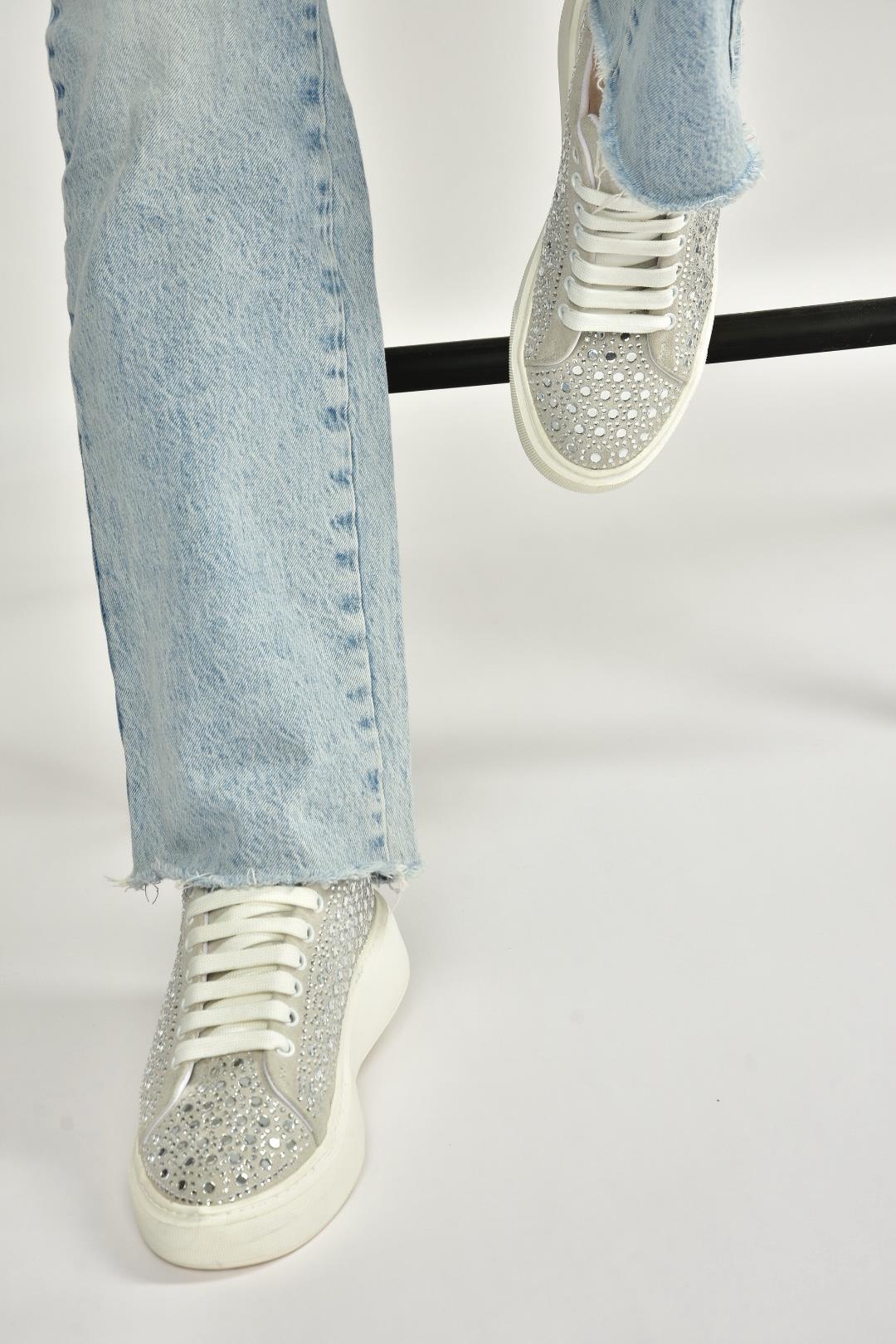 Y444708402 Gümüş Süet Taş Detaylı Kadın Spor Ayakkabı Sneakers