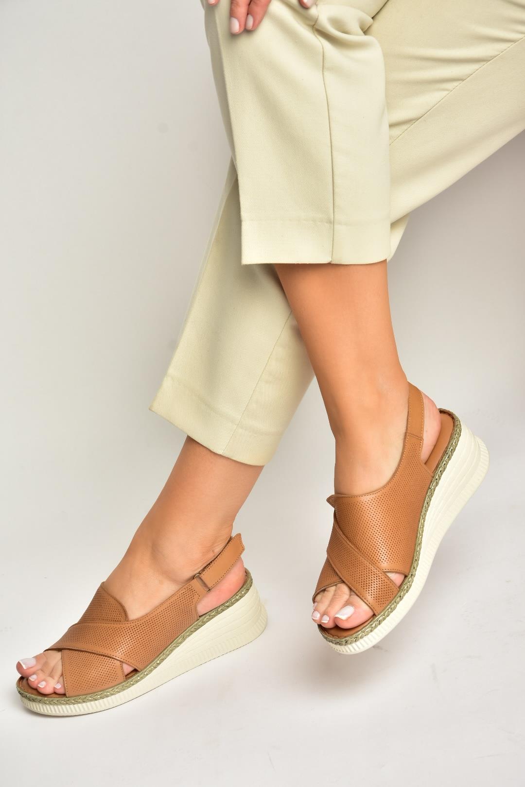 Y555511403 Taba Hakiki Deri Dolgu Tabanlı Kadın Sandalet