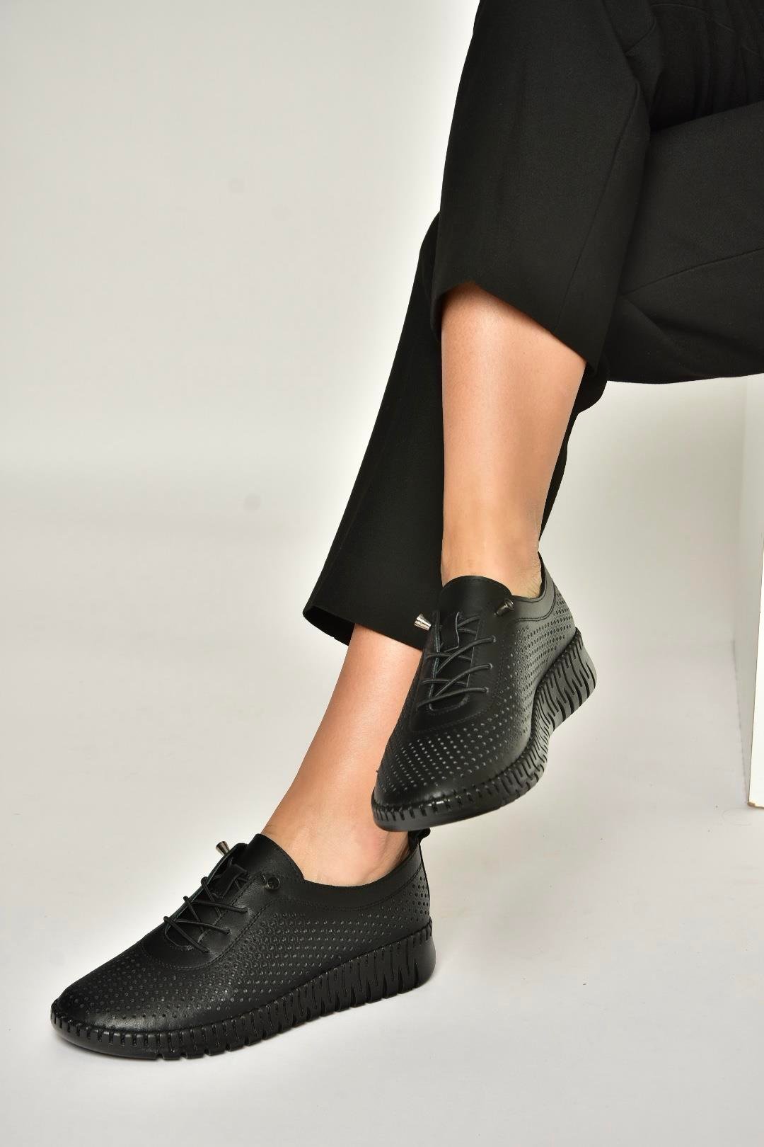 Y555705103 Siyah Hakiki Deri Comfort Ortopedik Taban Kadın Ayakkabı