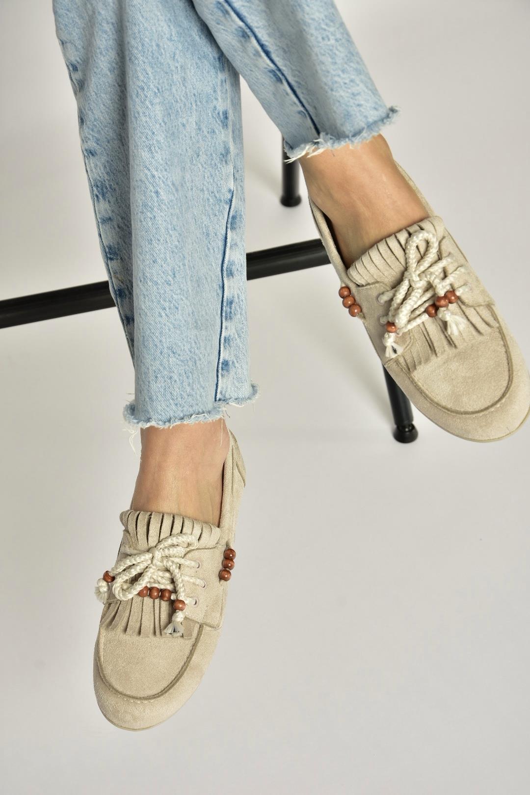 Y602426202 Bej Süet Boncuk Detaylı Günlük Kadın Ayakkabı