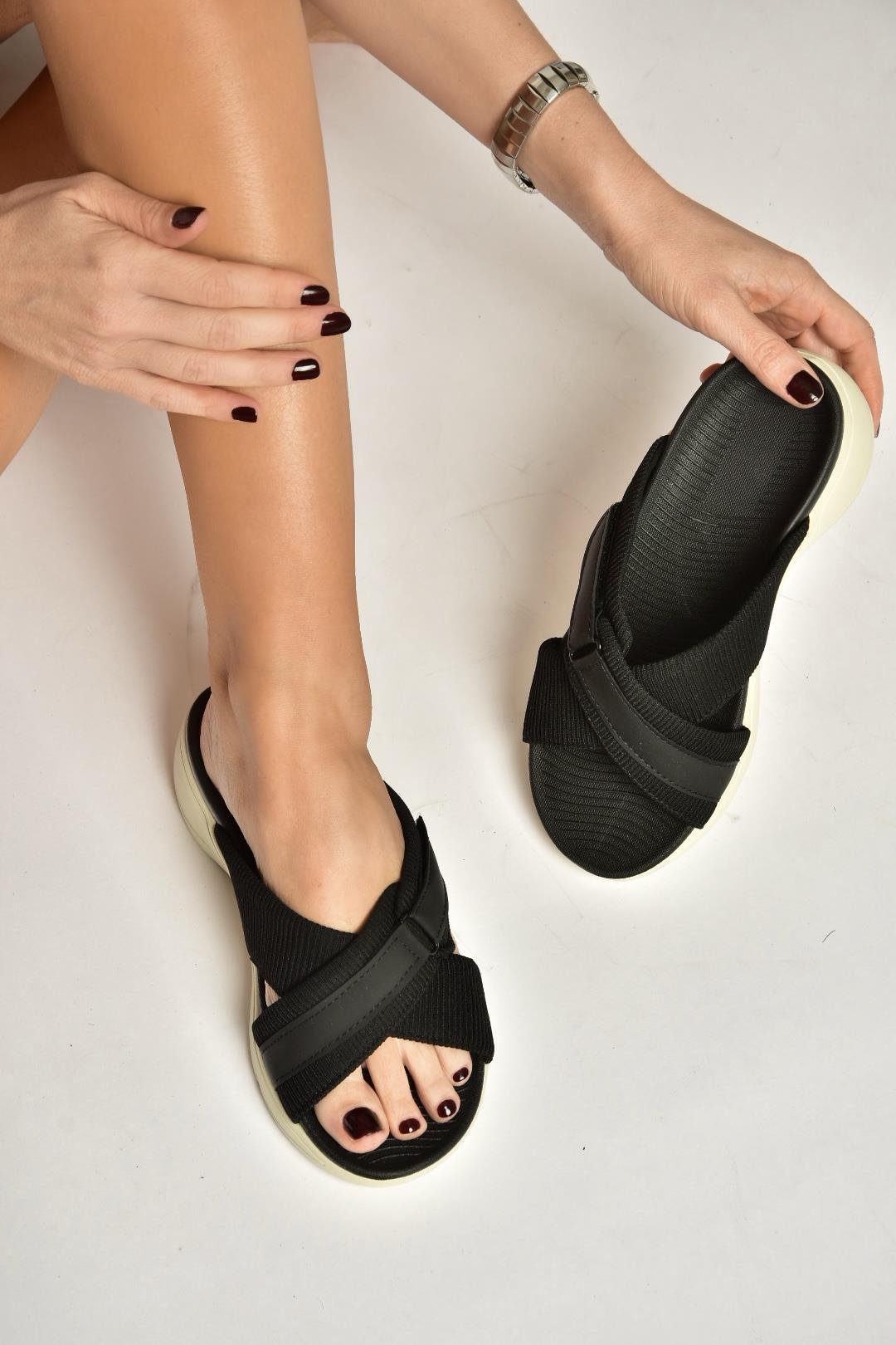 Y973935004 Siyah Kumaş Kalın Tabanlı Kadın Terlik