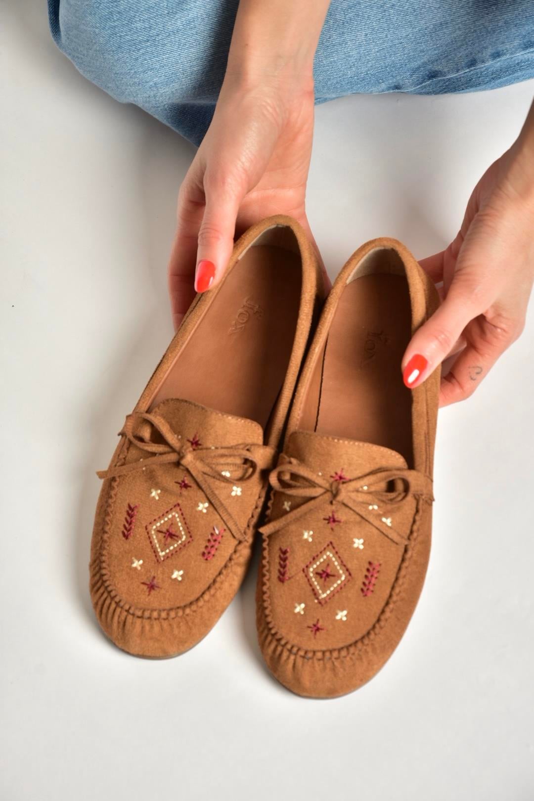 Y996073102 Taba Süet Renkli Motif İşlemeli Kadın Babet