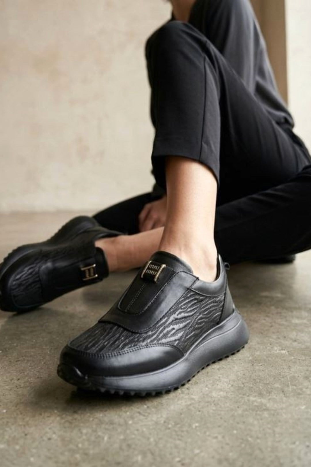 Z555091903 Siyah Hakiki Deri Kalın Tabanlı Spor Ayakkabı Sneakers