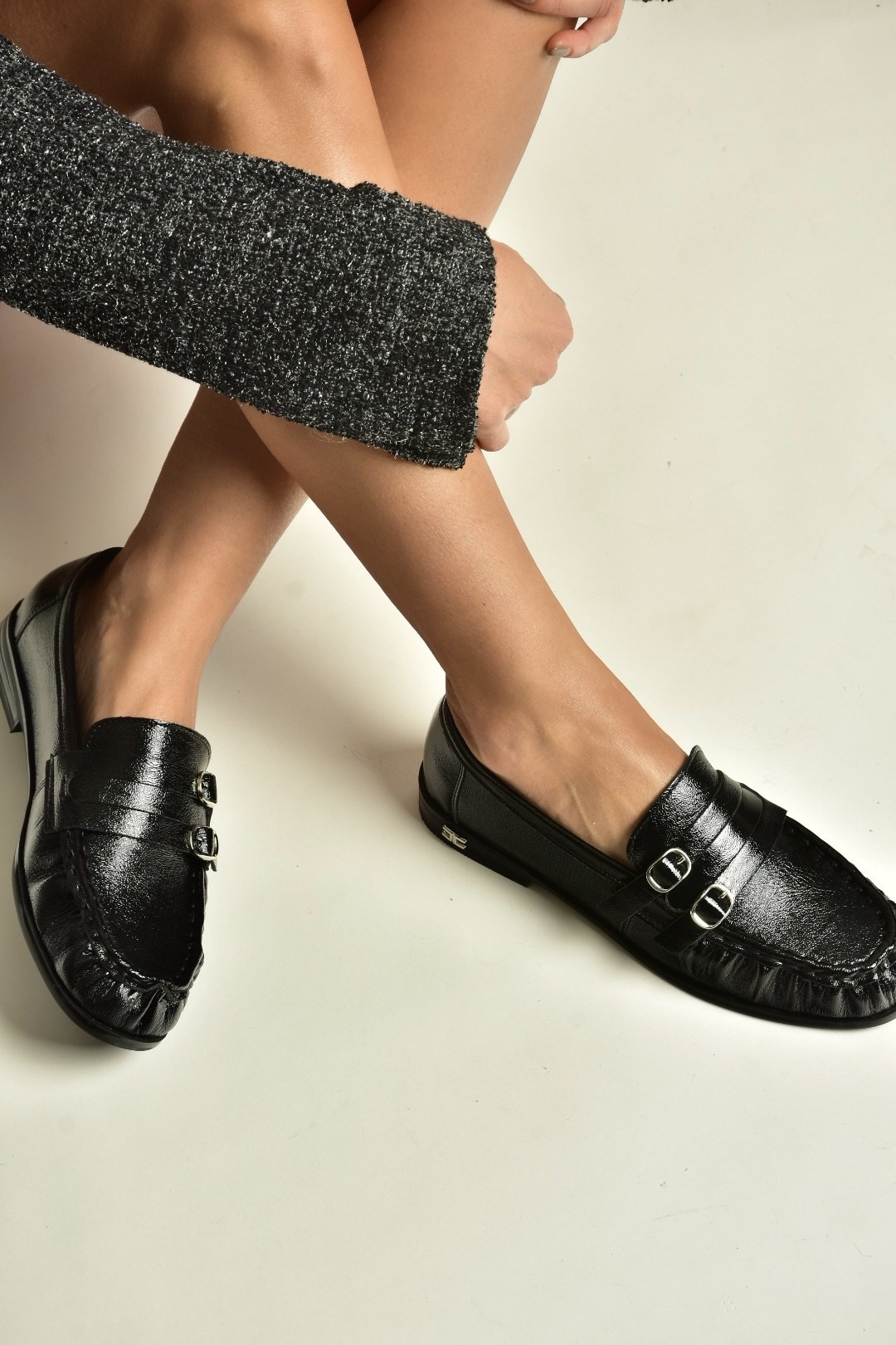 Z820024208 Siyah Rugan Büzgü Detaylı Çift Tokalı Loafer Ayakkabı