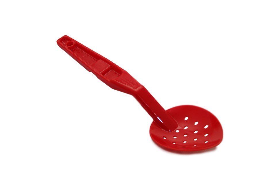 POLİKARBON SERVİS KAŞIĞI DELİKLİ 28 CM.KIRMIZI