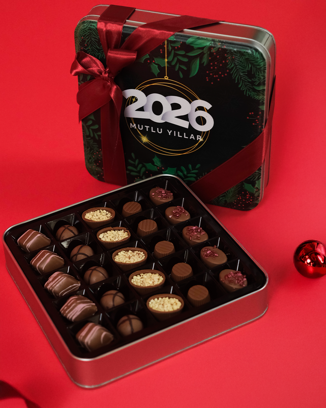 Yılbaşı Çikolatası Altın Desenli El Yapımı Çikolata Kutusu