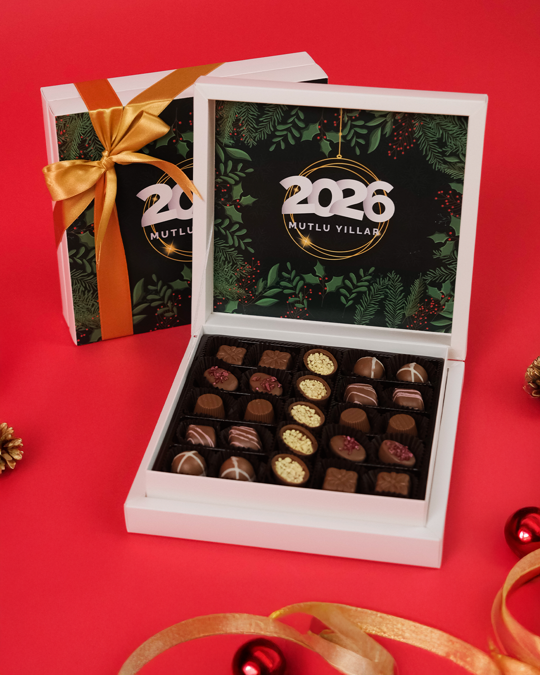Yılbaşı Çikolataları Altın Desenli Special Çikolata Sunum Kutulu