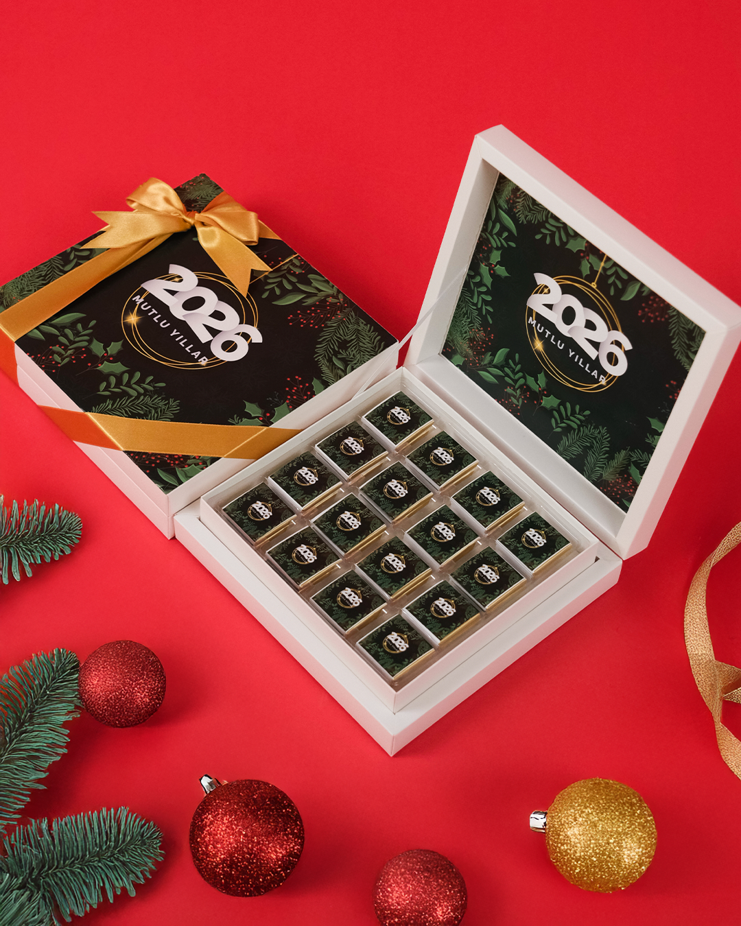 Yılbaşı Çikolataları Altın Desenli 48 Adet Madlen Çikolata Sunum Kutulu