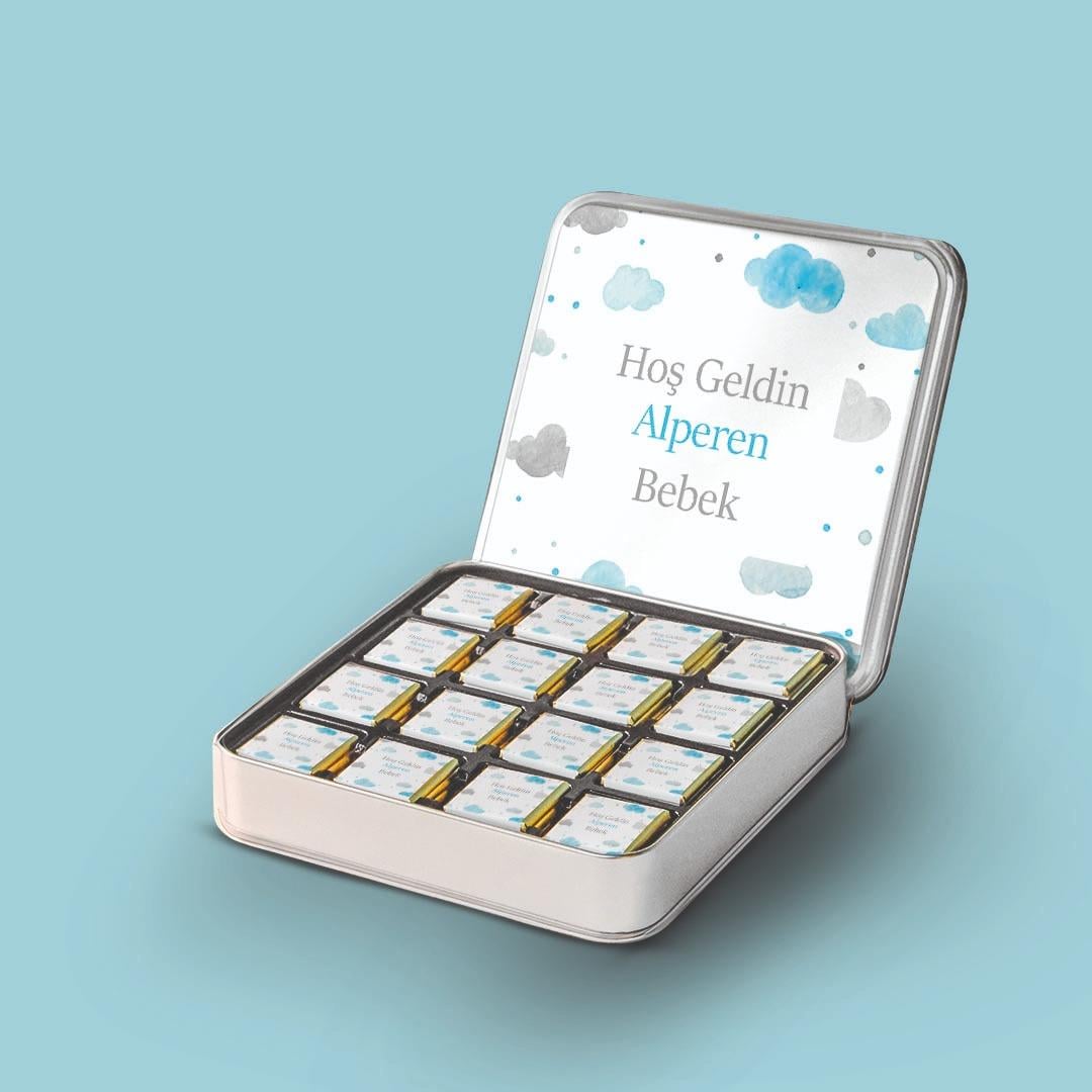 32 Adetli Mavi Bulut Desenli Metal Kutu Madlen Çikolata	