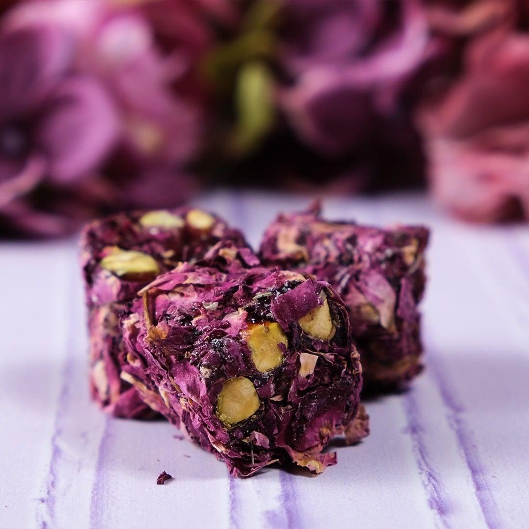 Gül Yapraklı Antep Fıstıklı Lokum