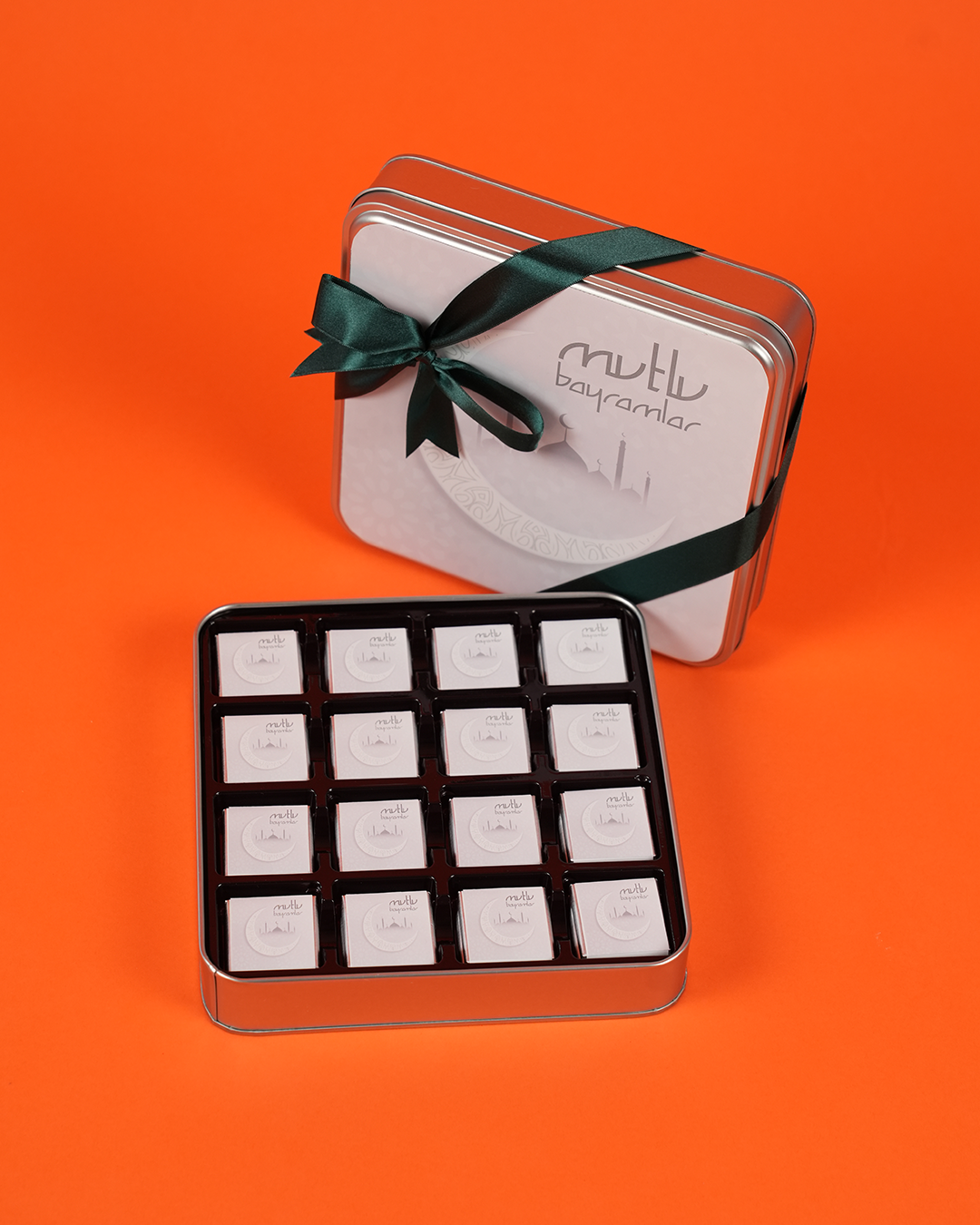 Ramazan Bayramı Hediyesi Madlen Çikolata Metal Kutu (32 Adet)