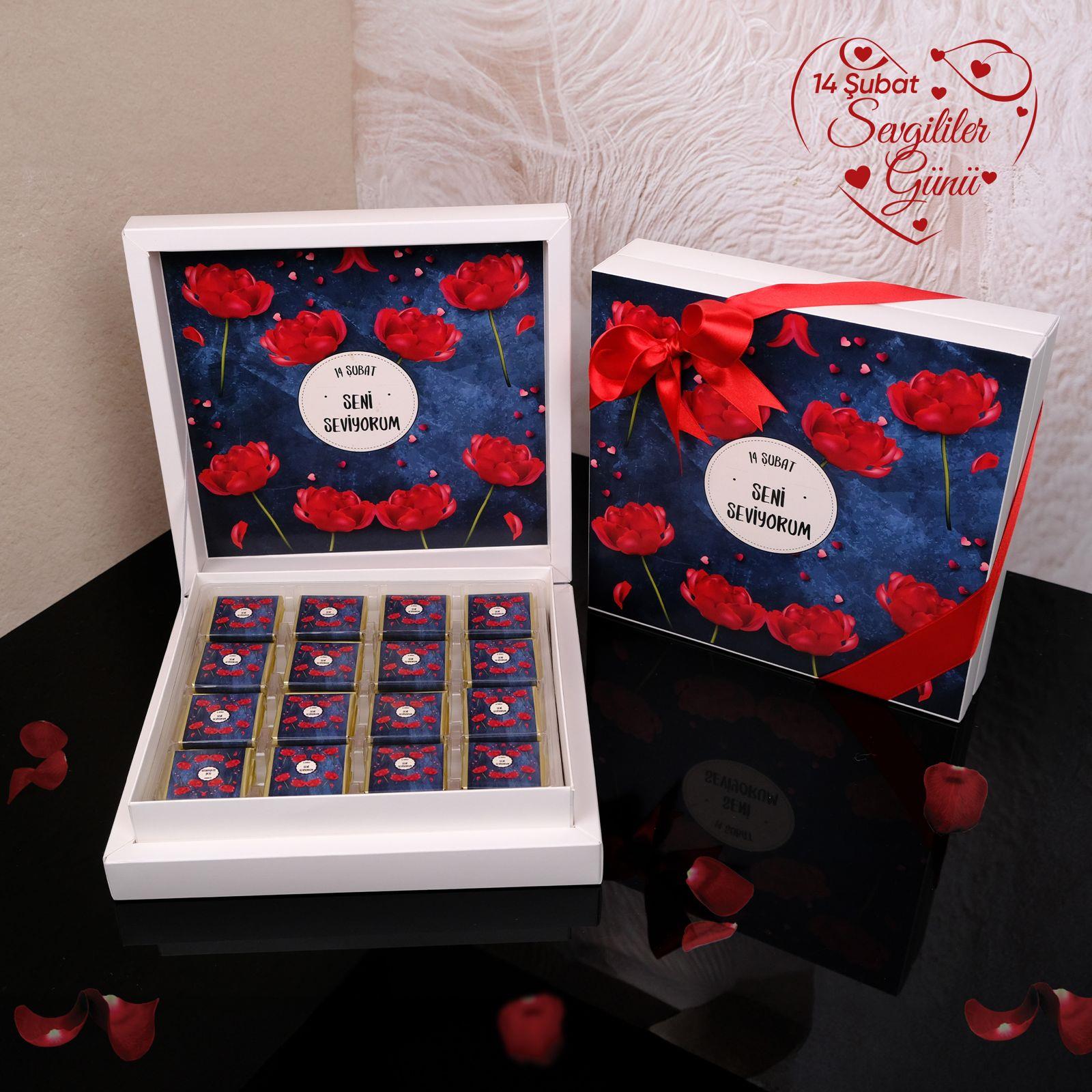 Sevgililer Günü Çikolatası Lacivert Desenli Sunum Kutulu 32 Adet
