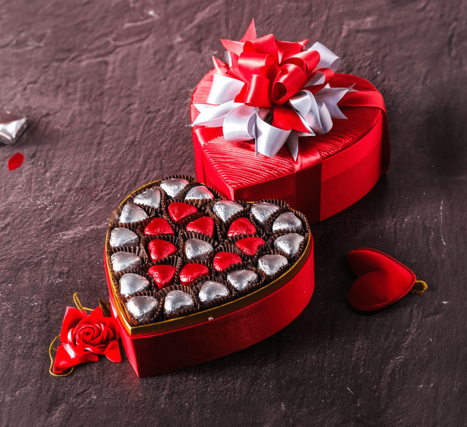 Altın Kalpli Çikolata Anneler Günü Özel Kalpli Kutu