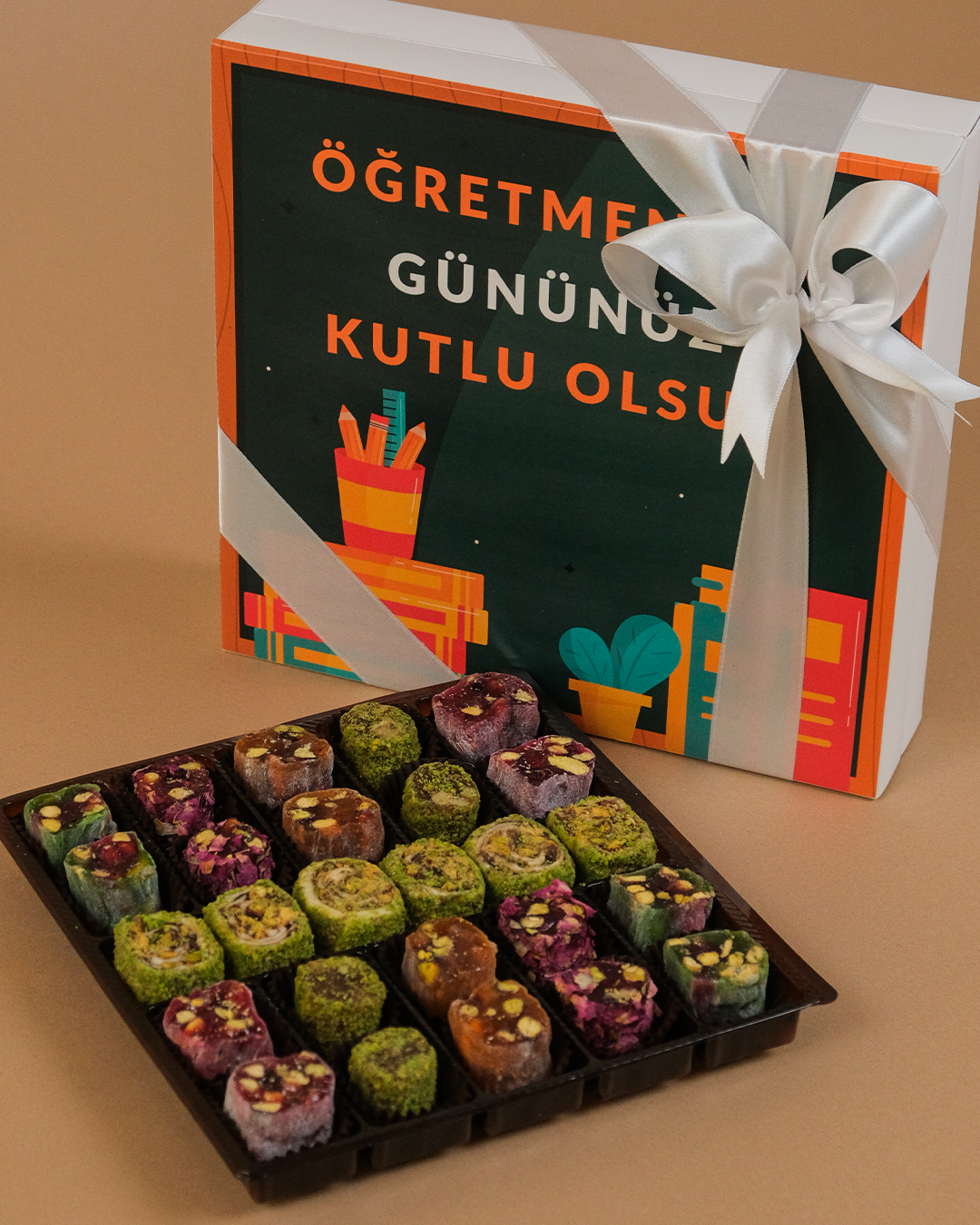 Tahta Desenli Öğretmenler Günü Hediyesi Karışık Special Lokum Sunum Kutulu