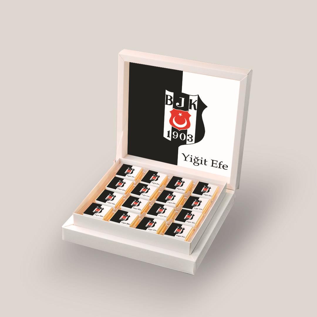 32 Adet Madlen Taraftar Bebek Çikolatası Siyah Beyaz Beşiktaş Amblem Desenli