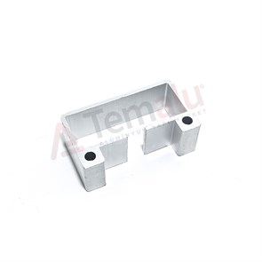 Kare Duvar Flanşı Dıştan Vidalı Ortadan Cam Kanallı 