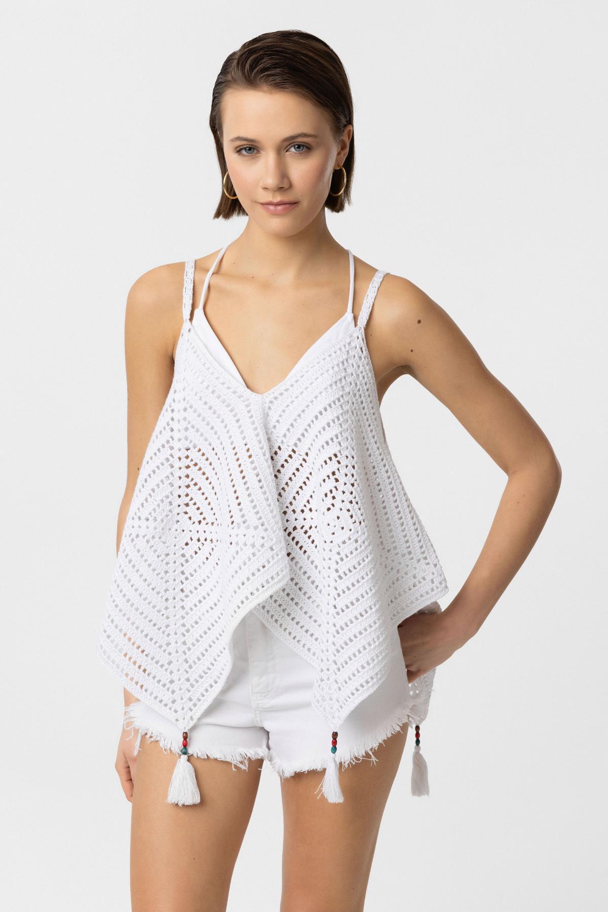 Beyaz Örgü Püskül Detaylı Askılı Bluz