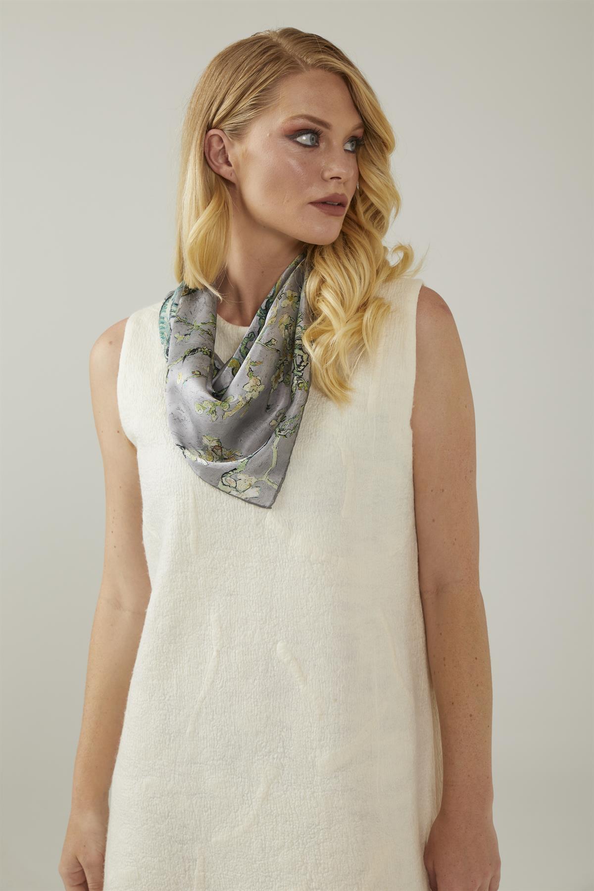 Gri Van Gogh Almond Blossoms Desenli Çok Fonksiyonlu 55x55 Kare Ipek Bandana