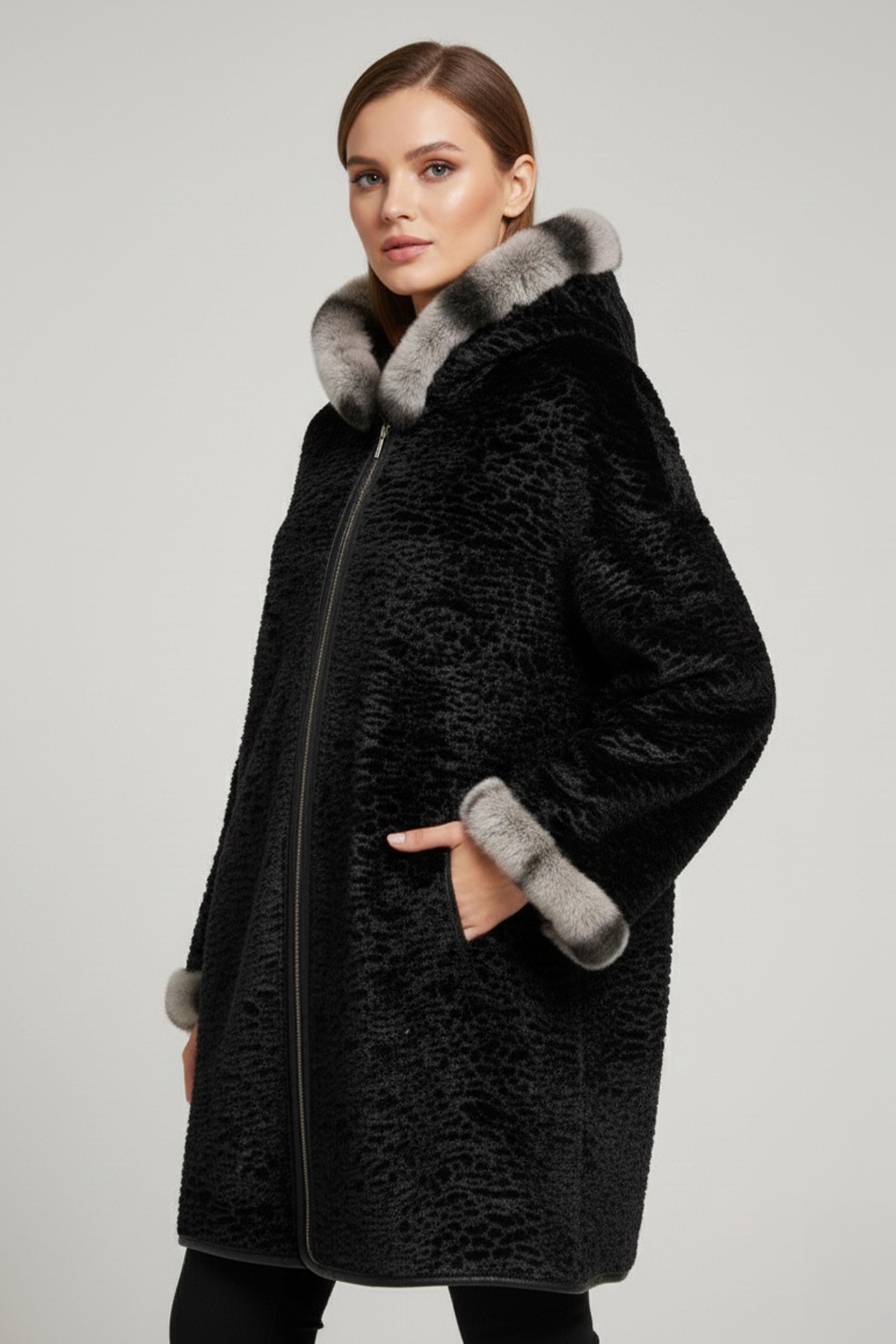 Siyah Perla Geniş Kesim İçi Kumaş Çift taraflı Kapüşon ve Kol ağzı Kürklü Kadın Hakiki Deri Kaban