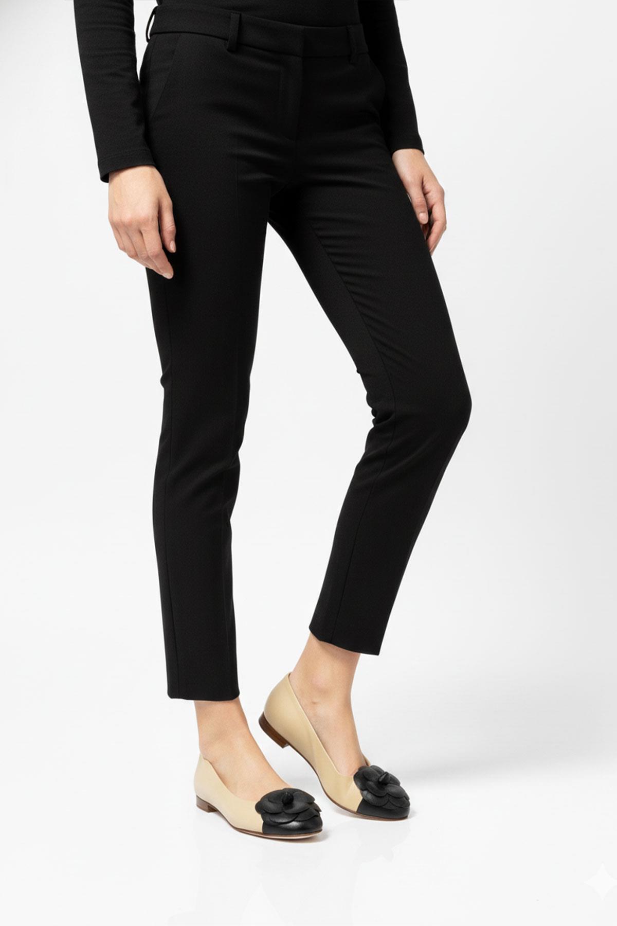 Bej Deri Çiçek Detaylı Babet