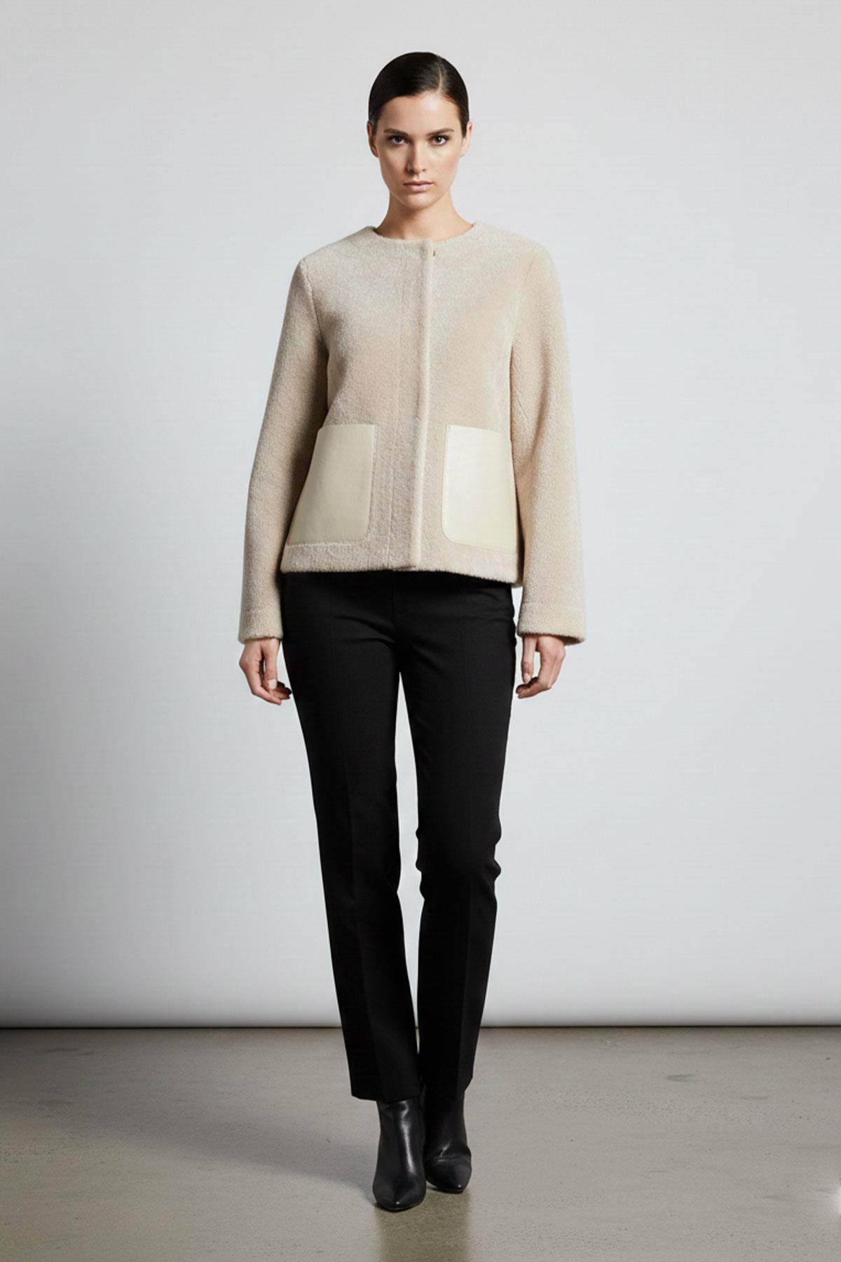 Bej Yumuşak Dokulu Deri Cepli Kısa Ceket