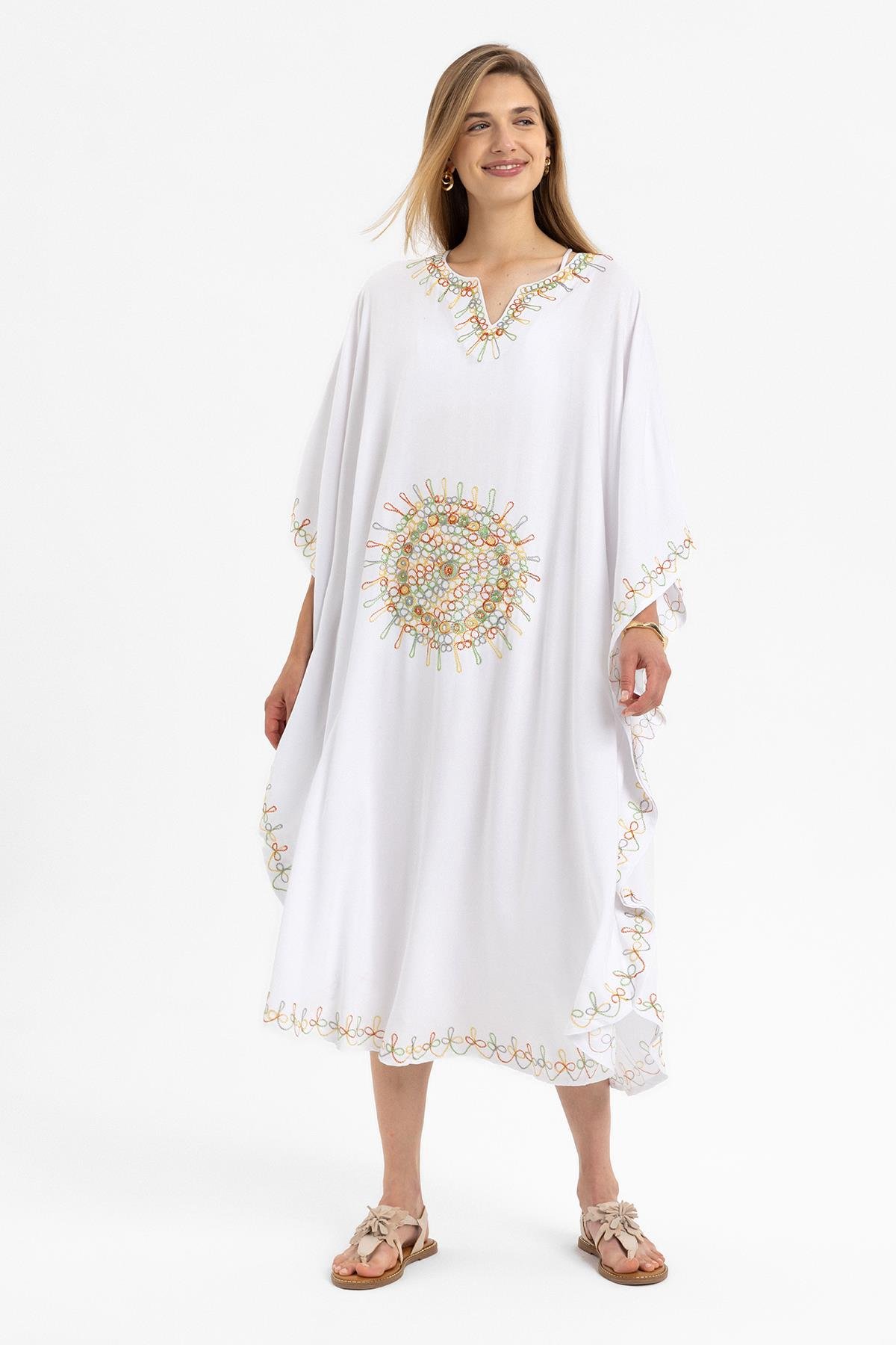 Beyaz Yarasa Kollu Nakış İşlemeli Yazlık Astarsız Pamuklu Kısa Kaftan Elbise