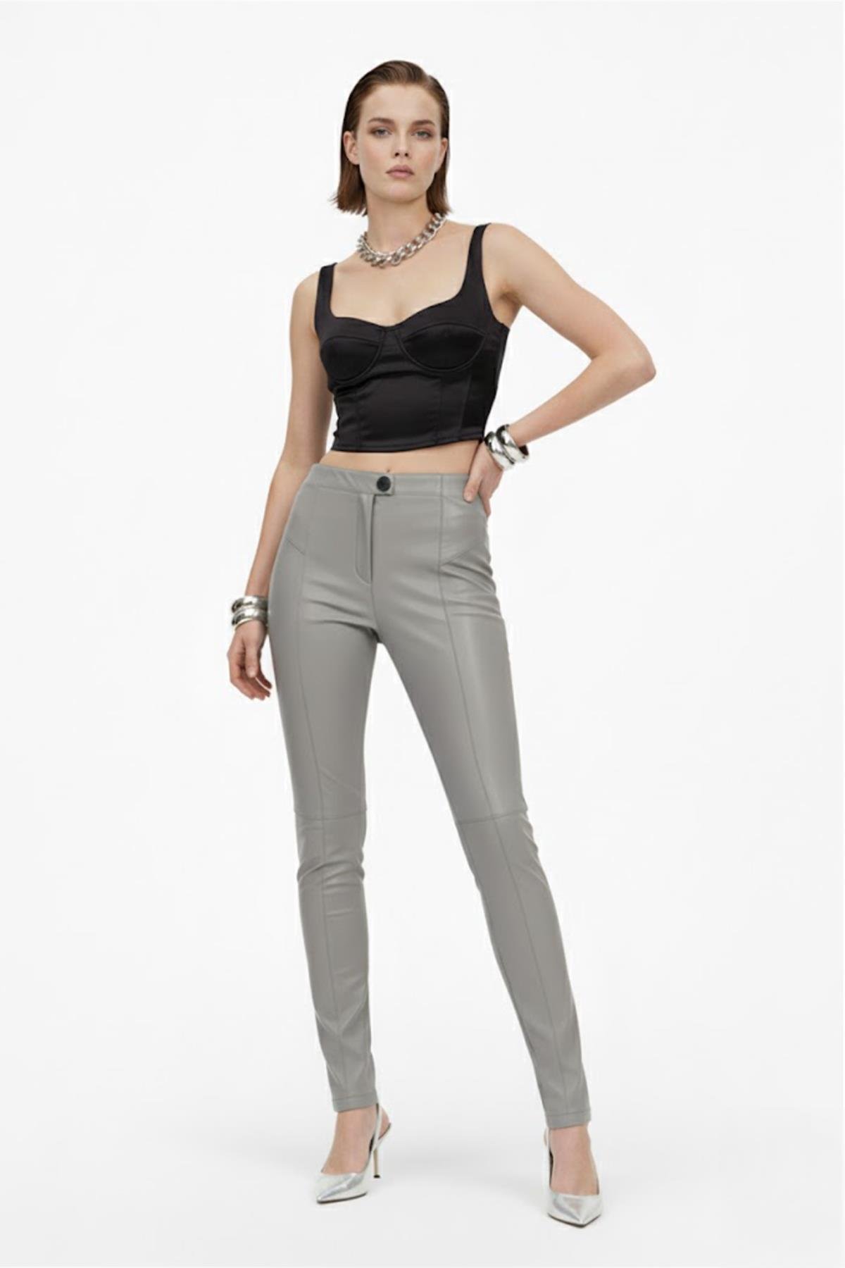 Gri Kadın Tayt Astarsız Önden Fermuarlı Düğmeli Cepsiz Dar Paça Hakiki Streç Deri Pantolon