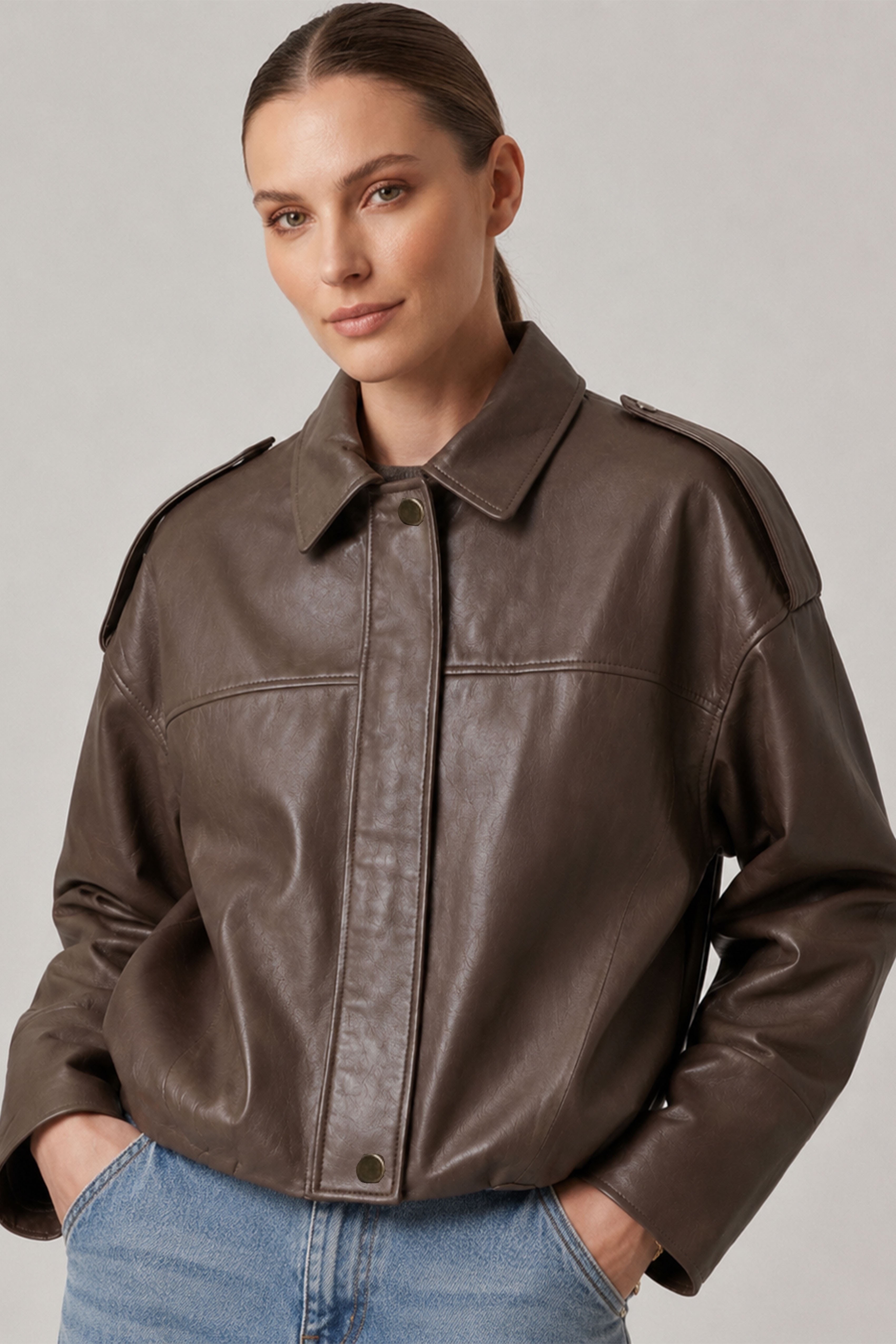Kahverengi Hakiki Deri Oversize Crop Kemerli Omuz Apolet Detaylı Kadın Ceket