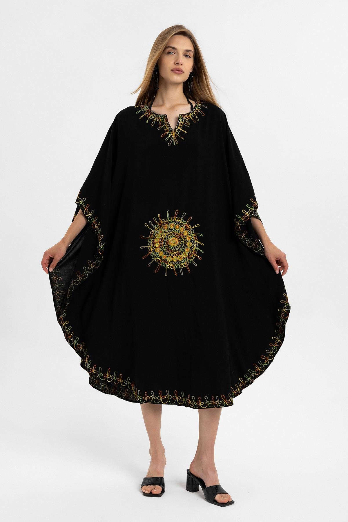 Siyah Yarasa Kollu Nakış İşlemeli Yazlık Astarsız Pamuklu Kısa Kaftan Elbise