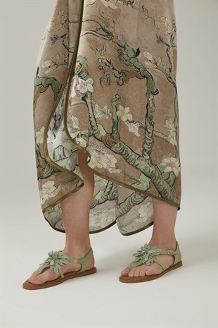 Yeşil Çiçekli Parmak Arası Deri Kadın Sandalet