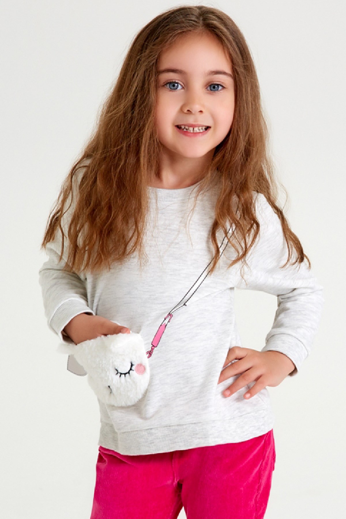 SEVİMLİ ÇANTALI SWEAT TİŞÖRT