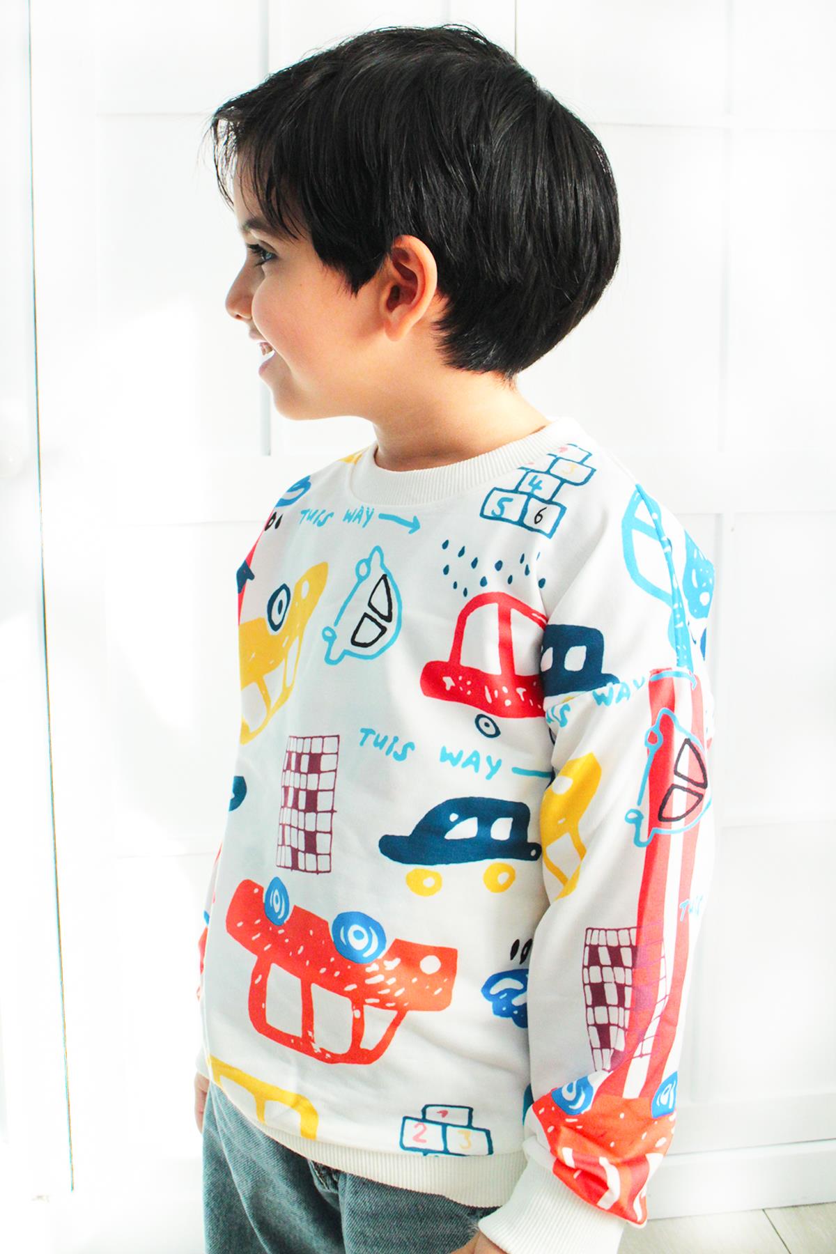 ARAÇLAR DESENLİ RENKLİ ERKEK ÇOCUK UZUN KOLLU  SWEATSHIRT