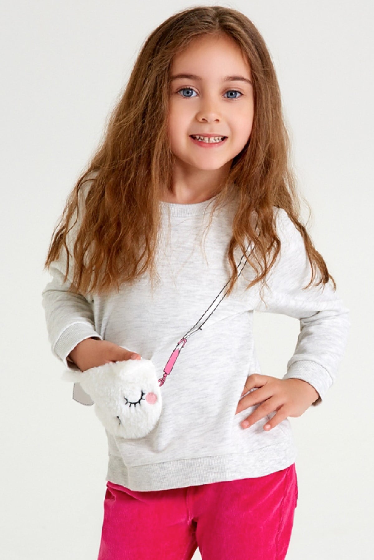 SEVİMLİ ÇANTALI SWEAT TİŞÖRT