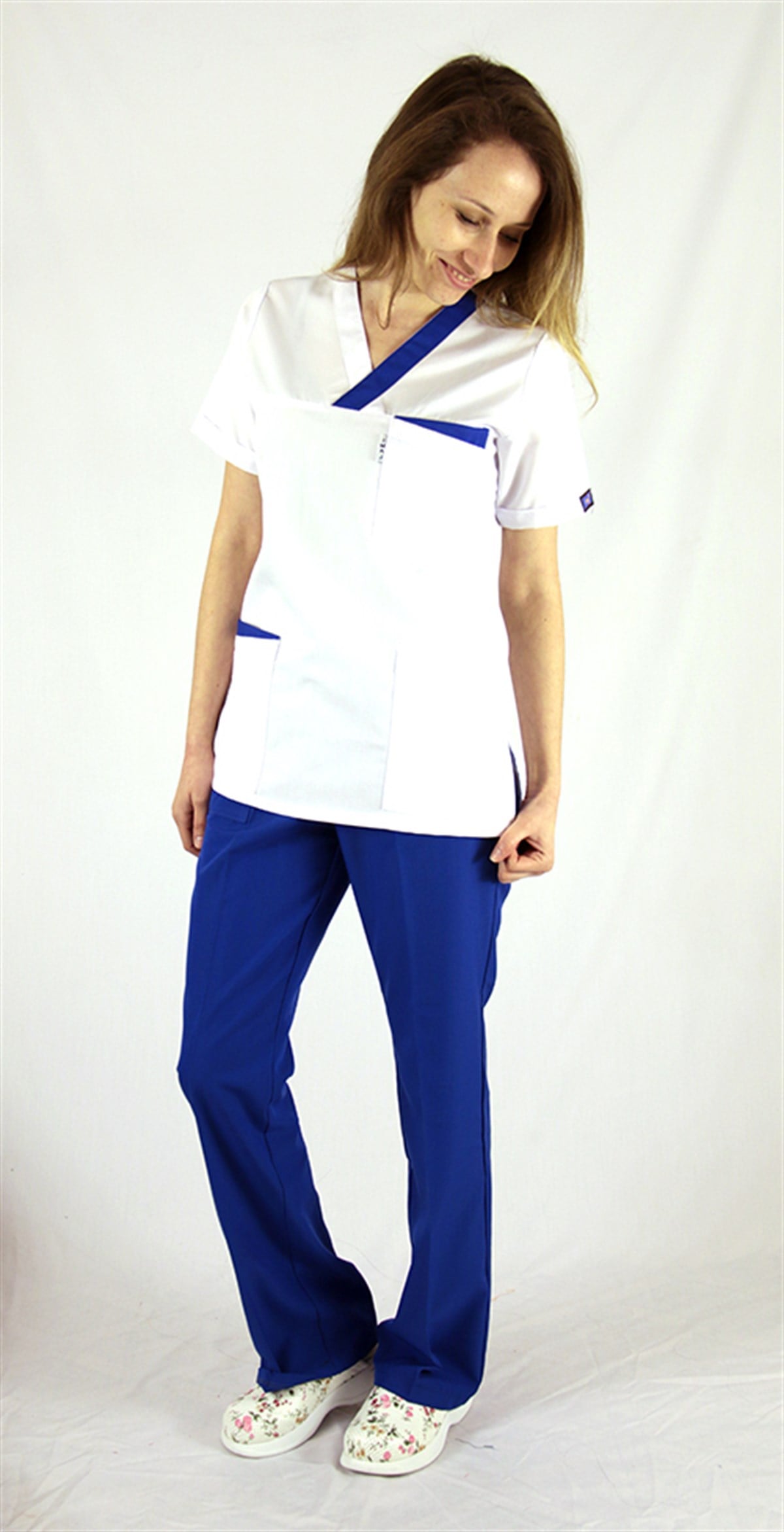 BEYAZ, SAKS MAVİ BİYELİ V YAKA ÜNÜFORMA TAKIM