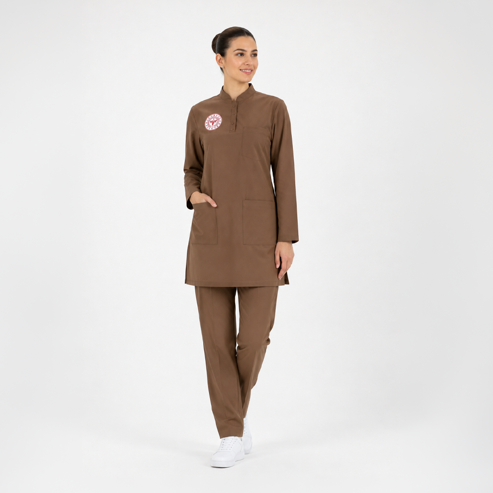 DİĞER SAĞLIK MESLEK MENSUPLARI  HEMŞİRE FORMASI LİKRALI SCRUBS TAKIM (FİRİAR BROWN) SAĞLIK BAKANLIĞI UYUMLUsağlık bakanlığı yeni formaları, sağlık bakanlığı logolu scrubs, sağlık bakanlığı hastane forması, hemşire forması, doktor forması, tesettür hemşire forması, cerrahi forması, medikal forma, lacivert hemşire forması, doktor önlüğü, hemşire önlüğü, scrubsSağlık Bakanlığı Standart Formaları