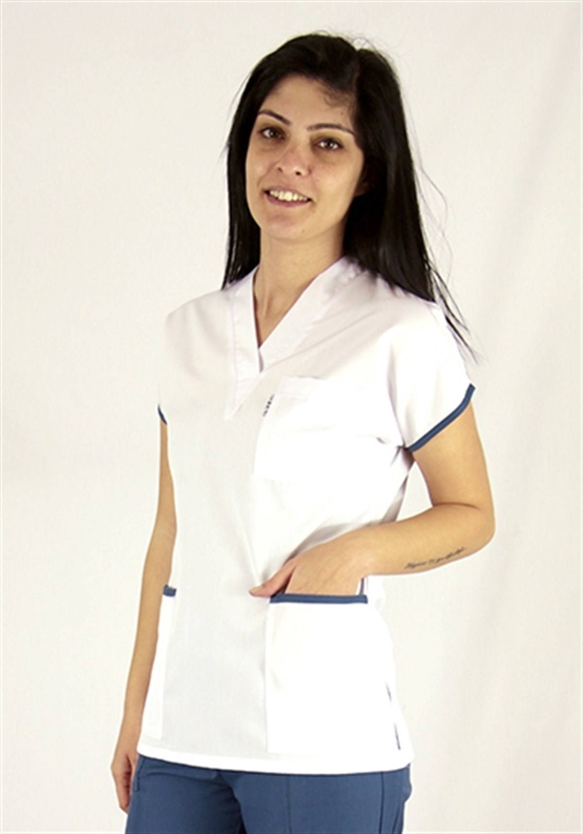 BEYAZ,PETROL MAVİ BİYELİ YARASA KOL ÜNÜFORMA TAKIM