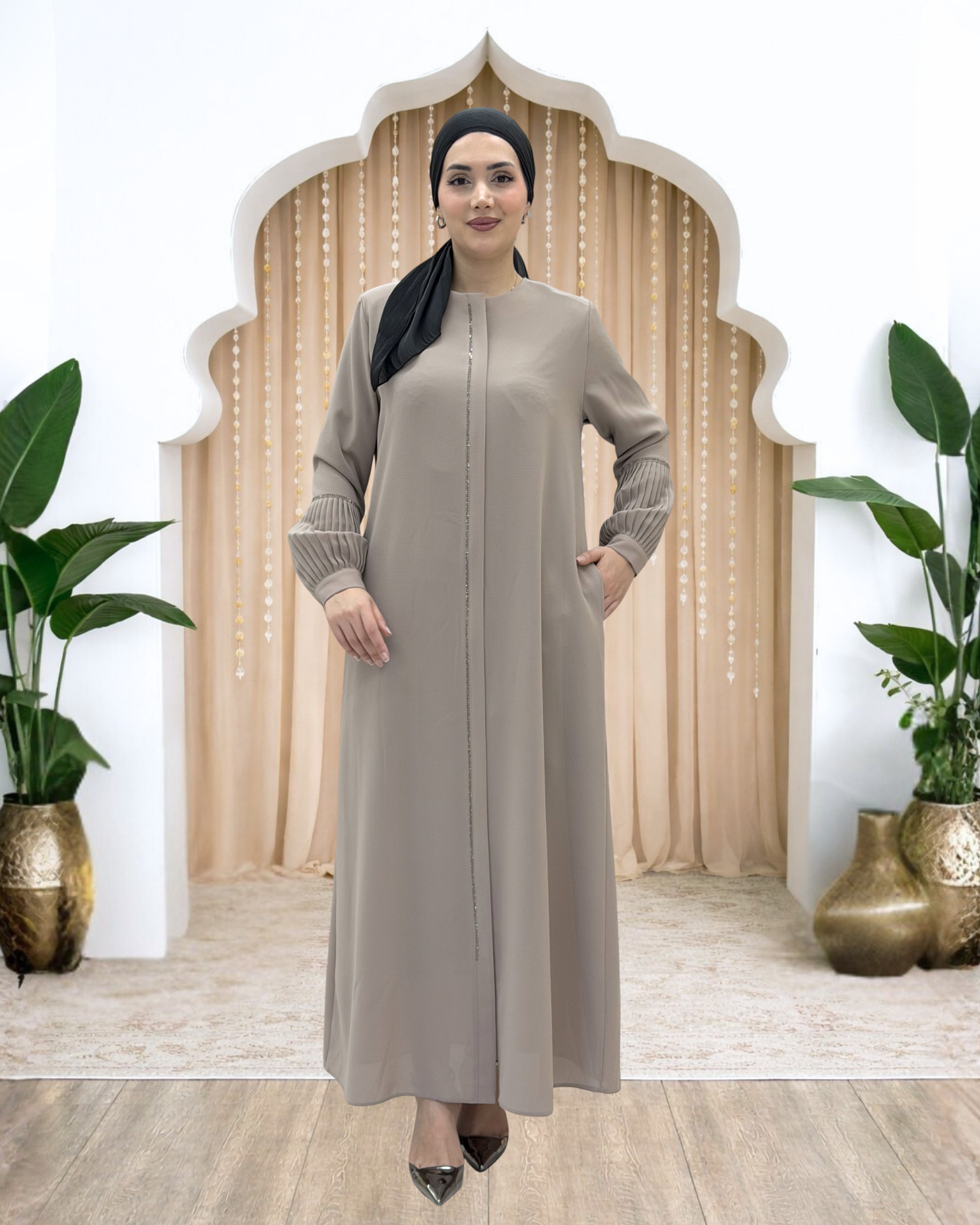 Berna Kolıu Pileli Taşlı Ferace