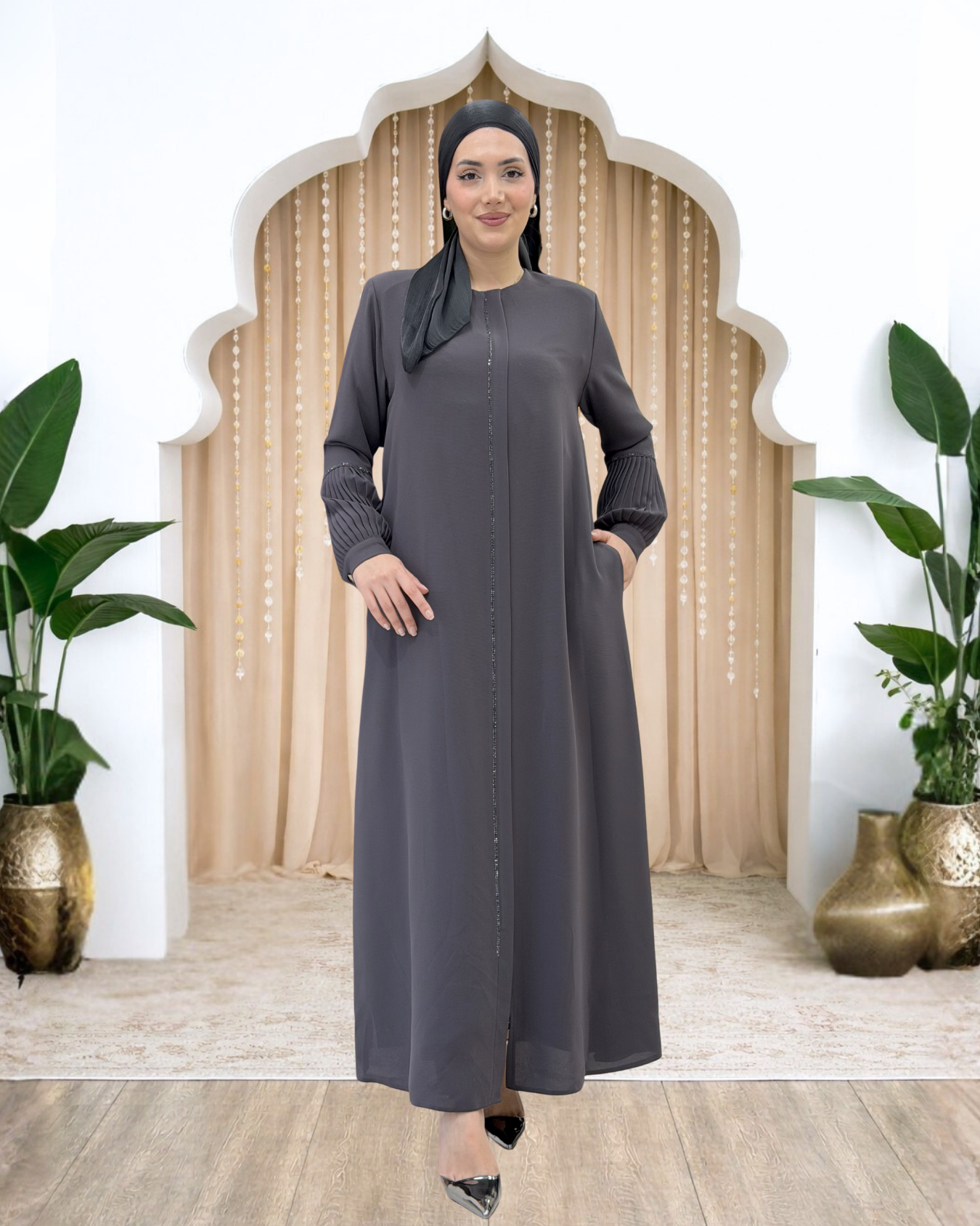 Berna Kolıu Pileli Taşlı Ferace