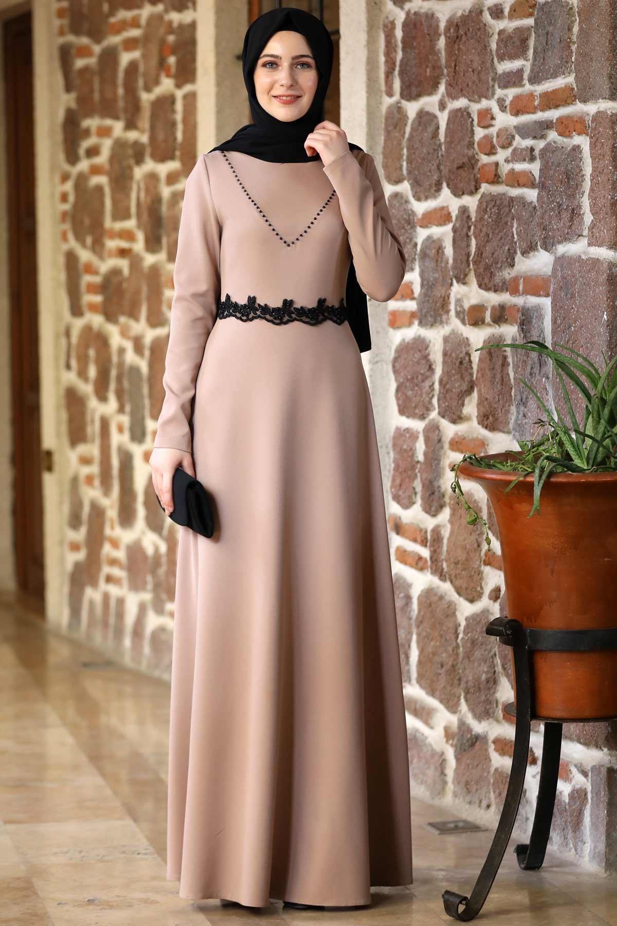 Robe de Soirée Détail Perle et Guipure Beige ELB08