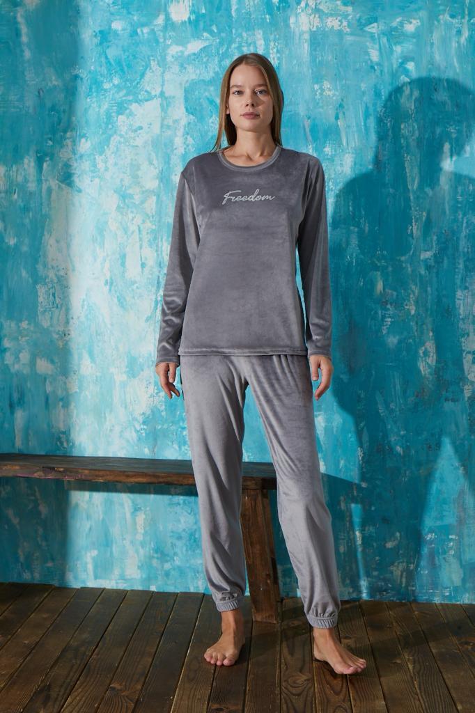 Kadın 13164-2 Önü Yazılı Kadife Pijama Takımı GRİ