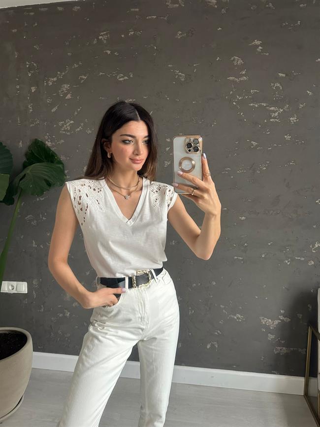 Ekru Nakışlı Tişört