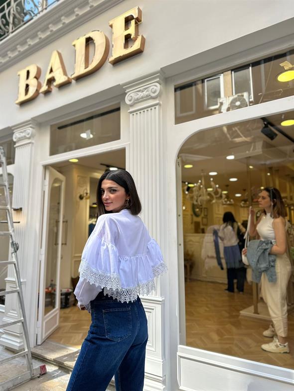 Beyaz Çiçek Dantelli Karolin Gömlek