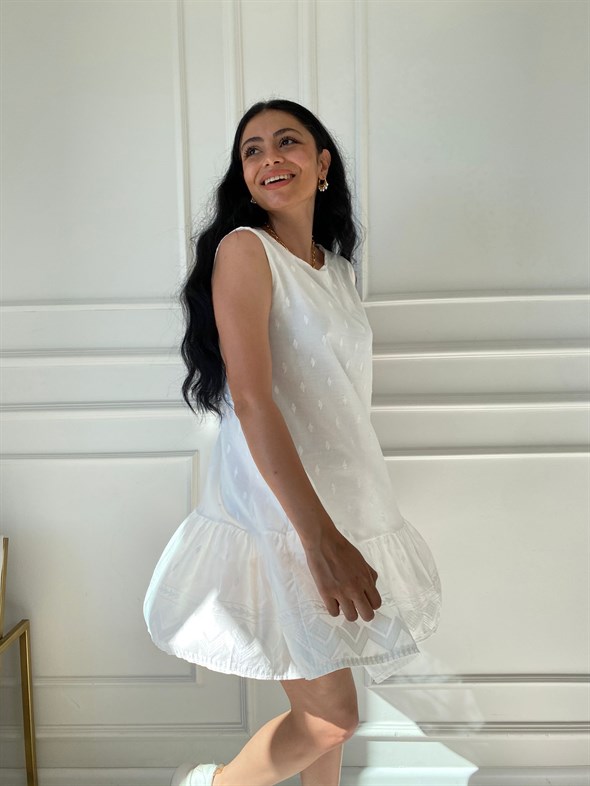 Beyaz Desenli Kolsuz Ferah Elbise