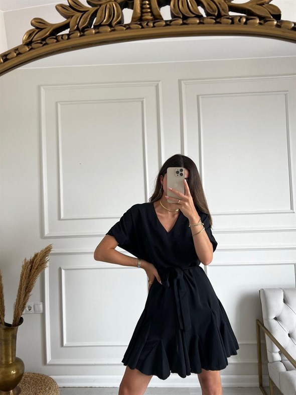 Siyah Eteği Volanlı Elbise
