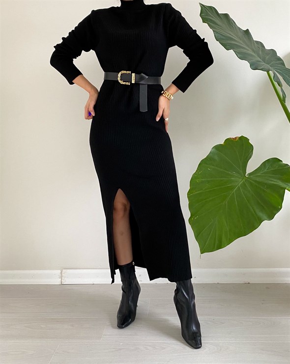 Siyah Yırtmaçlı Asil Triko Elbise
