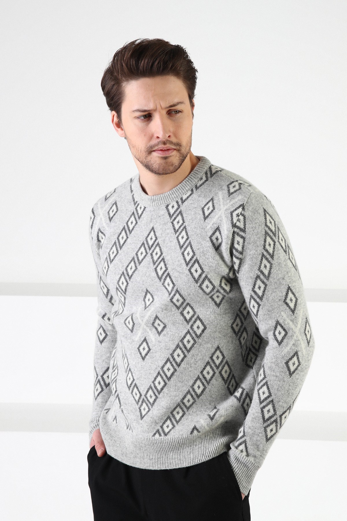 Ferraro A.Gri Kare Desenli Bisiklet Yaka %100 Kuzu Yünü Erkek Kazak