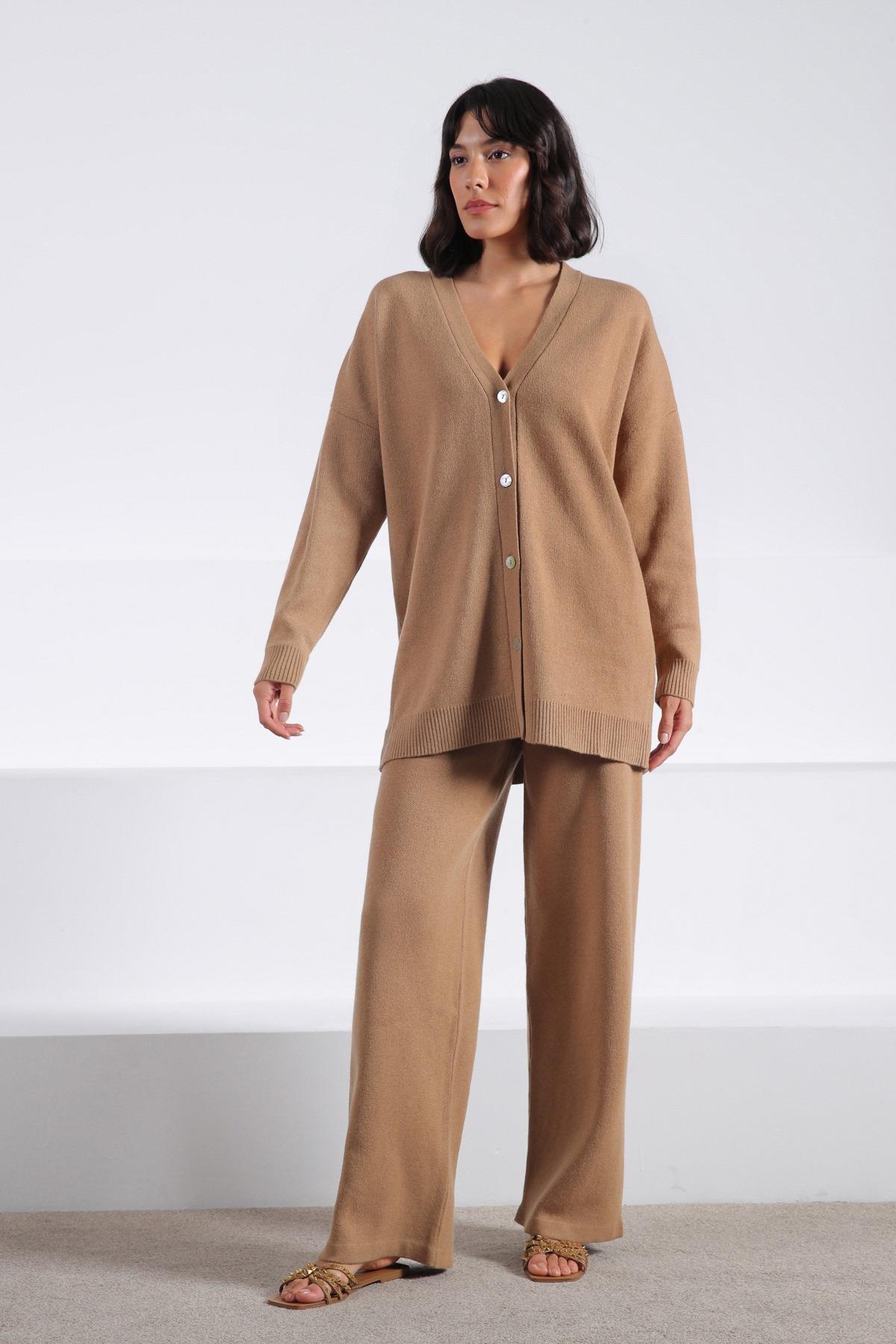 Ferraro Camel Uzun Kollu Oversize V Yaka Düğmeli Kaşmirli Kadın Triko Ceket