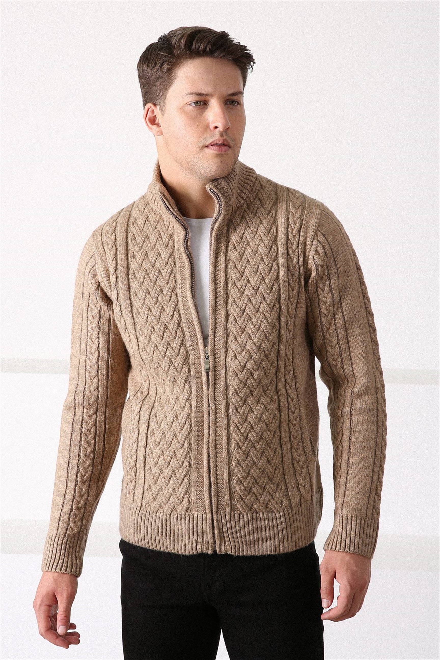 Ferraro Koyu Bej Fermuarlı Kalın Yün Erkek Triko Hırka